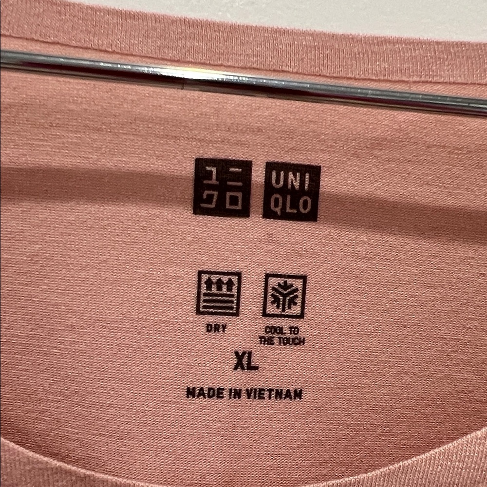 Uniqlo Soft Pink V-Neck Short Sleeve Tee - Picture 2 of 3